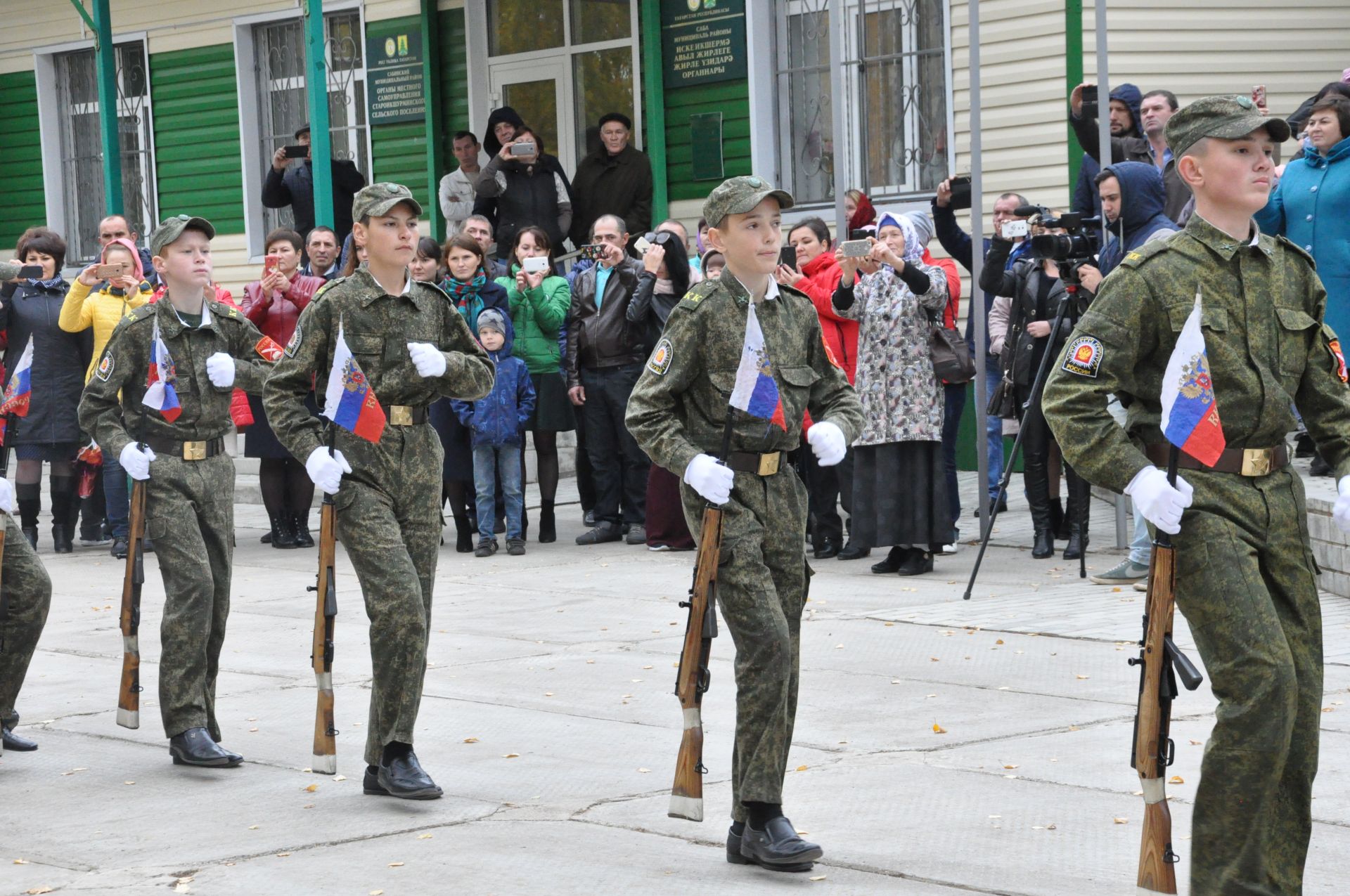 КАДЕТЛАР АНТ БИРДЕ