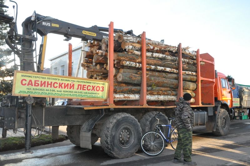 Бу минутларда Сабаның мәдәният  йорты каршындагы  мәйданында авыл хуҗалыгы продуктлары ярминкәсе бара.