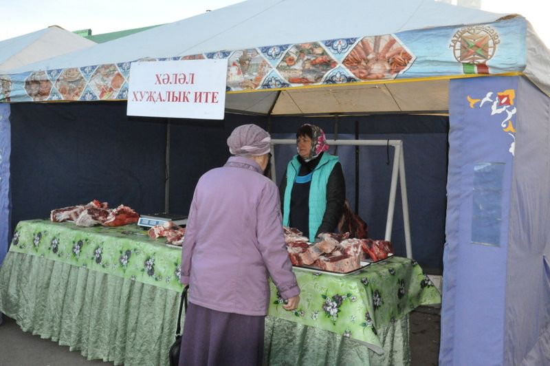 Бу минутларда Сабаның мәдәният  йорты каршындагы  мәйданында авыл хуҗалыгы продуктлары ярминкәсе бара.