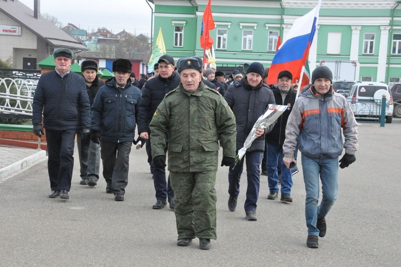 Саба  ракетачылар  һәм  артиллеристлары митингка чыкты