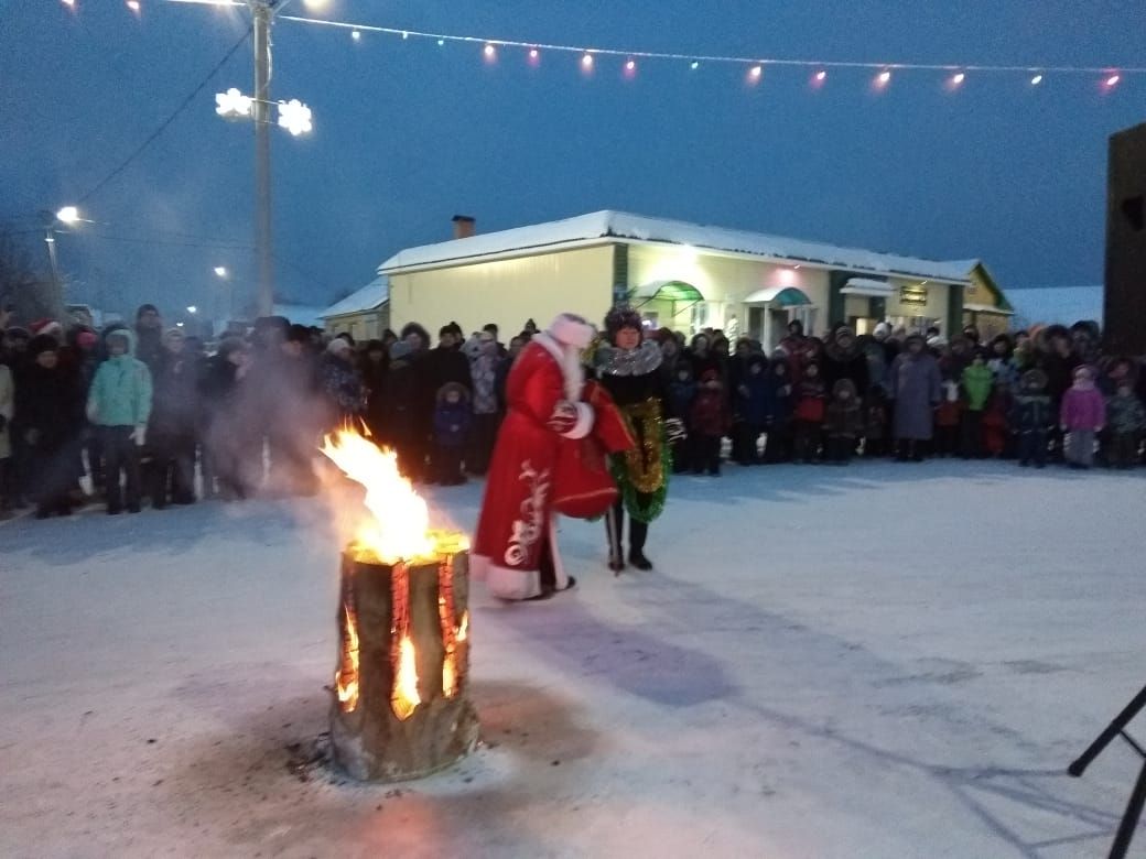 Лесхоз бистәсендә чыршы ачылу тантанасы, парады