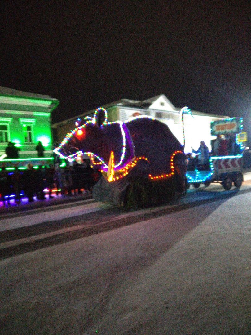 Әлеге минутта Саба үзәгендә Кыш Бабайлар парады бара