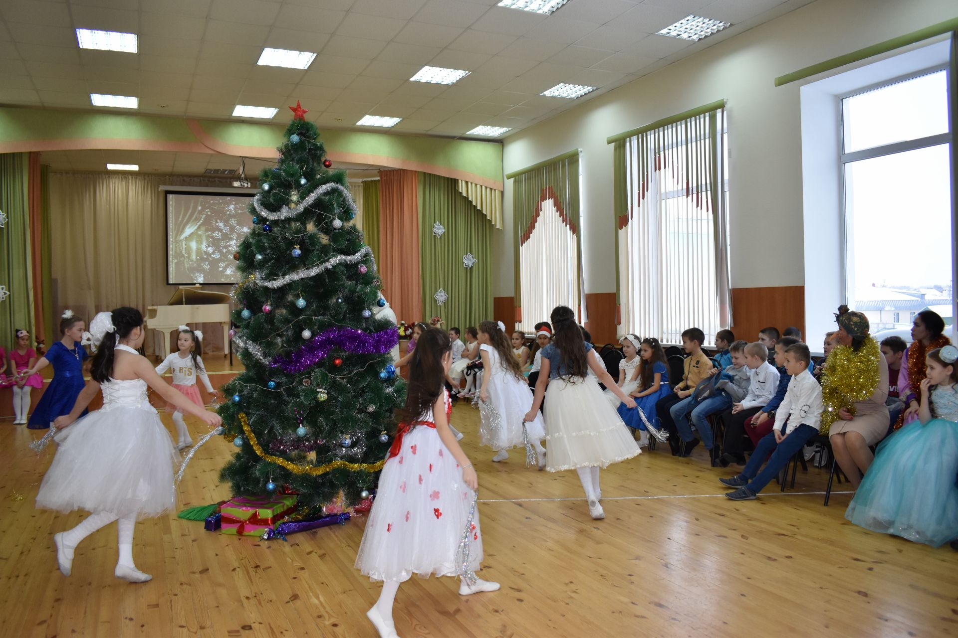 Саба балалар сәнгать мәктәбендә Яңа ел балы узды