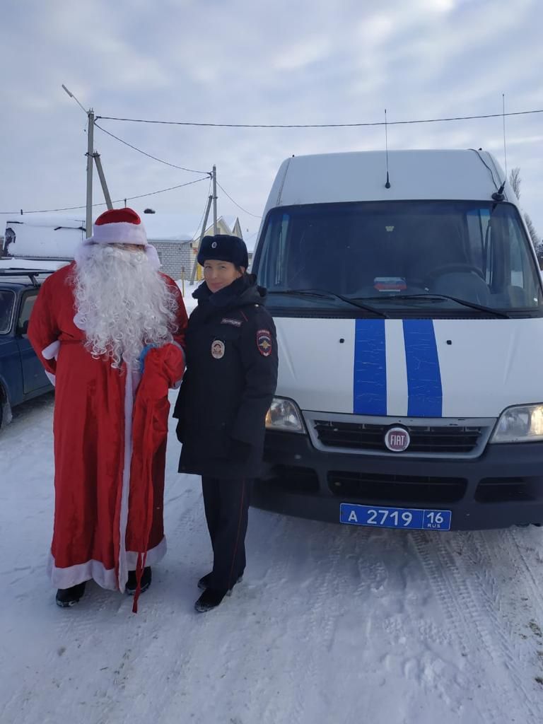 Машина  йөртүчеләр “незамерзайка”лы, балалар   күчтәнәчле булды