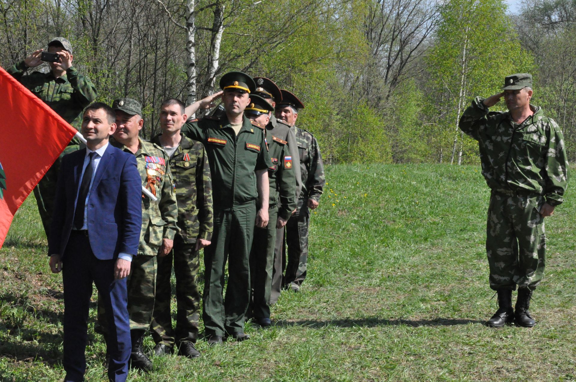 Язлы Арташ аланындагы шәһәрчектә район мәктәпләре X сыйныф укучыларының хәрби-кыр жыены бара