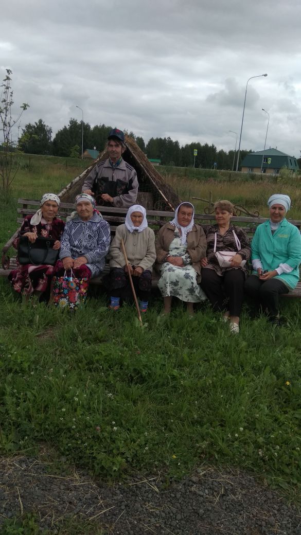 “Балкыш” социаль тернәкләндерү бүлекчәсендә ял итүчеләр Теләче районында экскурсиядә