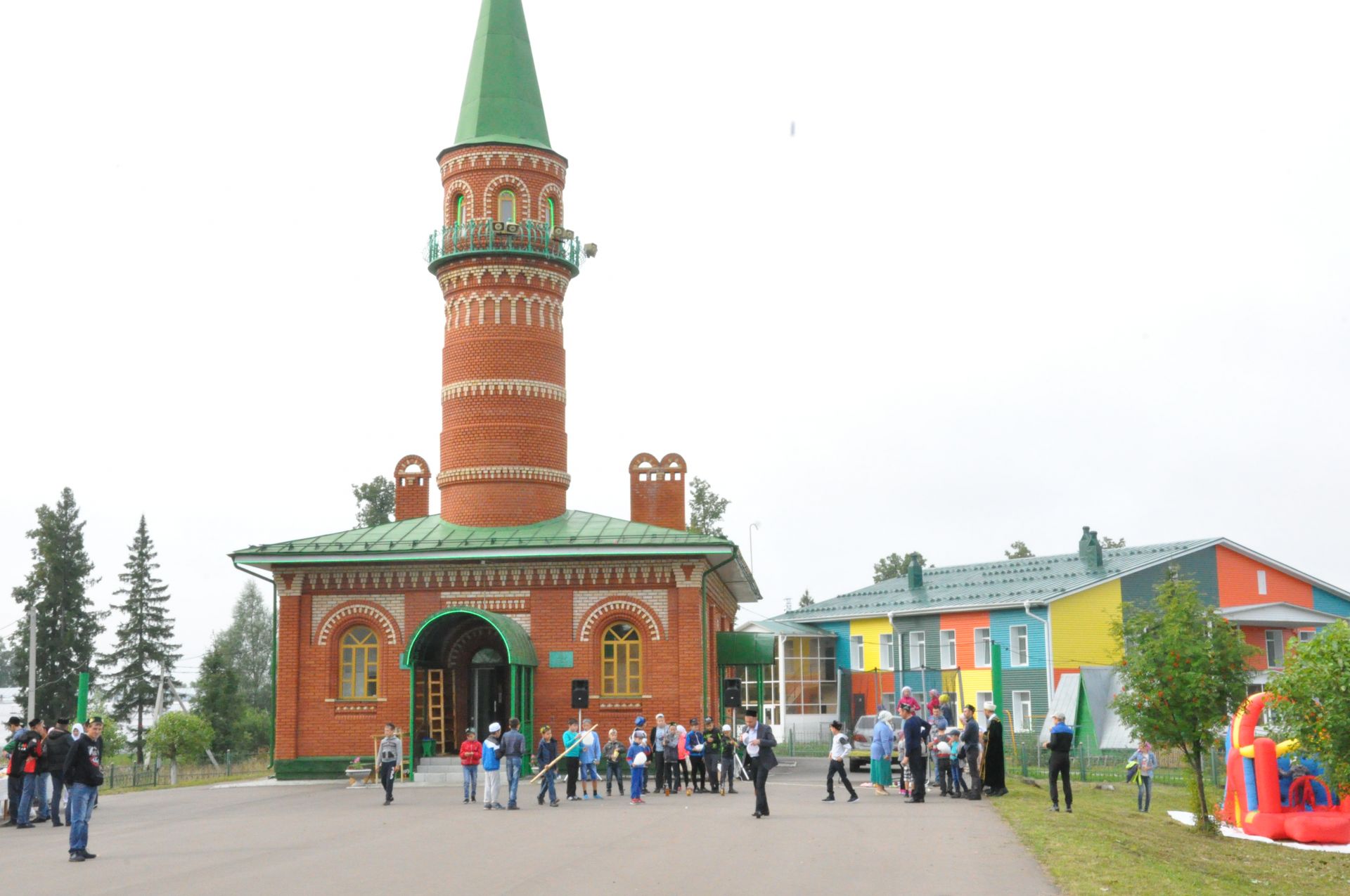 Лесхоз бистәсендә Корбан гаетенә багышлап балалар өчен үткәрелгән  бәйрәм чаралары (фоторепортаж)