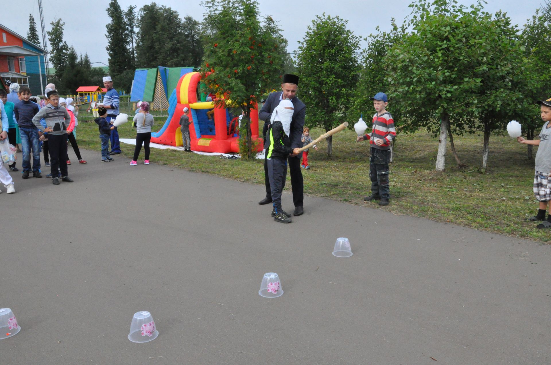 Лесхоз бистәсендә Корбан гаетенә багышлап балалар өчен үткәрелгән  бәйрәм чаралары (фоторепортаж)