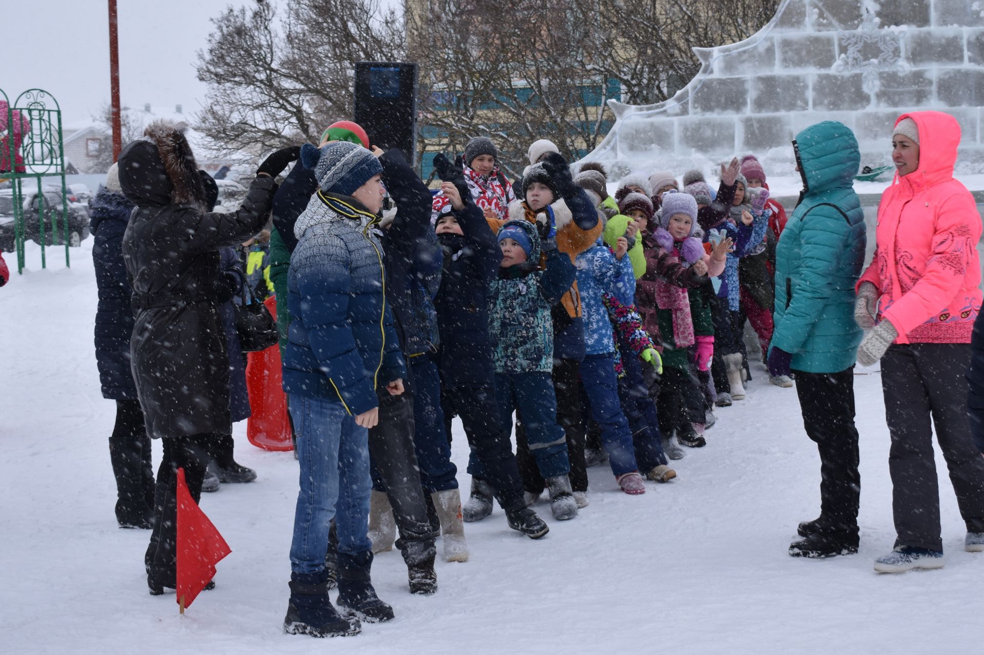 Кар Кызы һәм Кыш бабай командалары арасында «Күңелле стартлар»