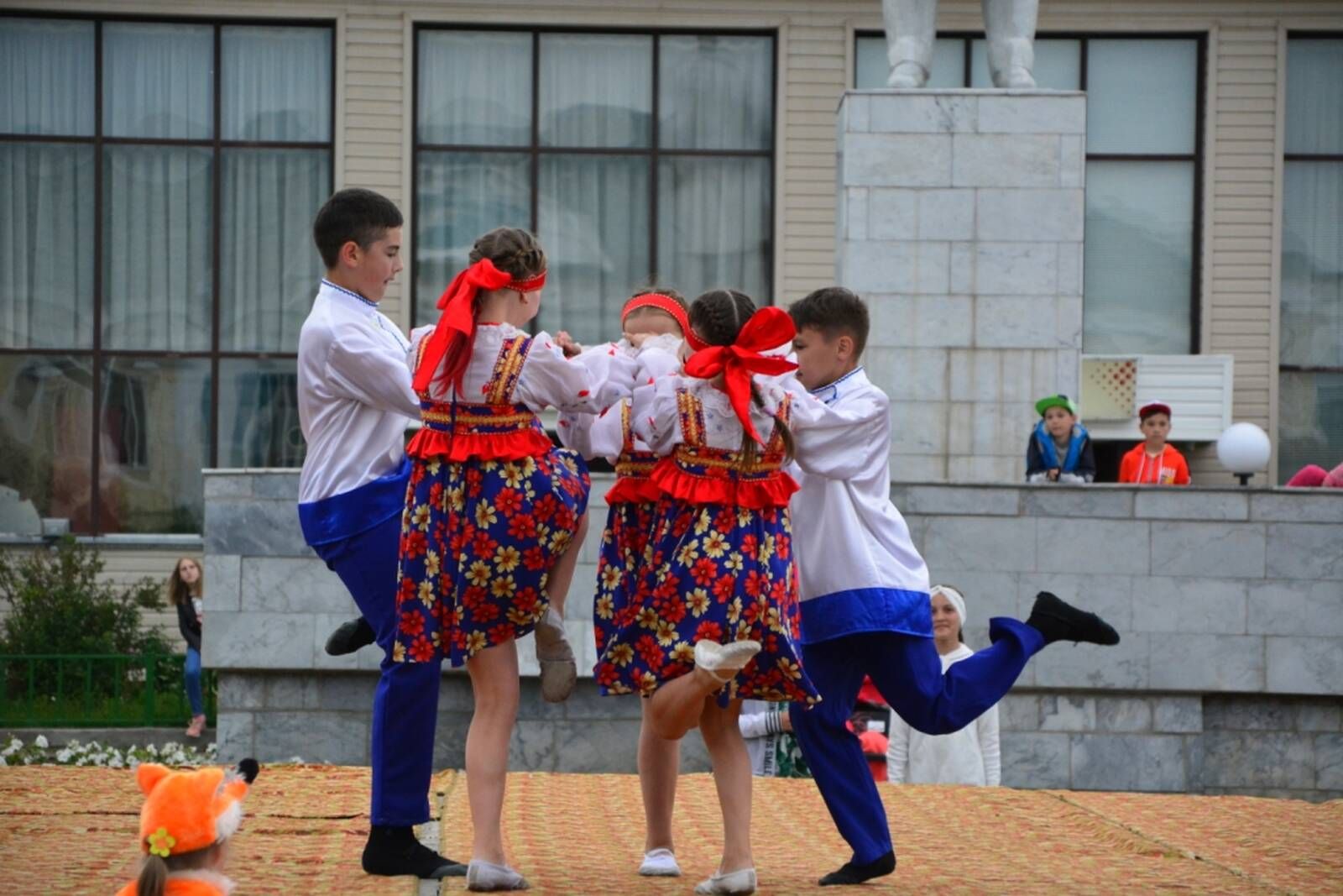 "Коляскалар парады"