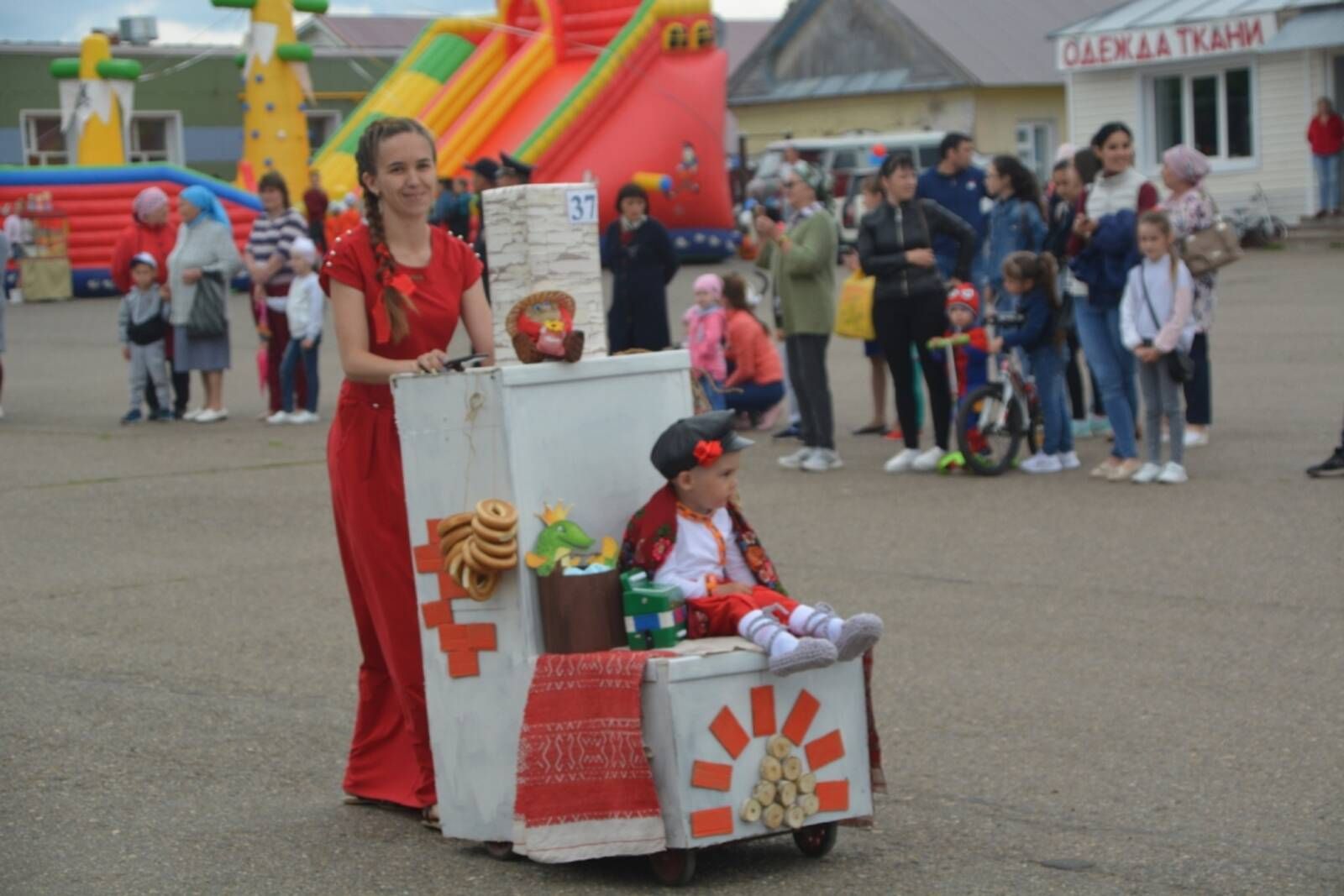 "Коляскалар парады"