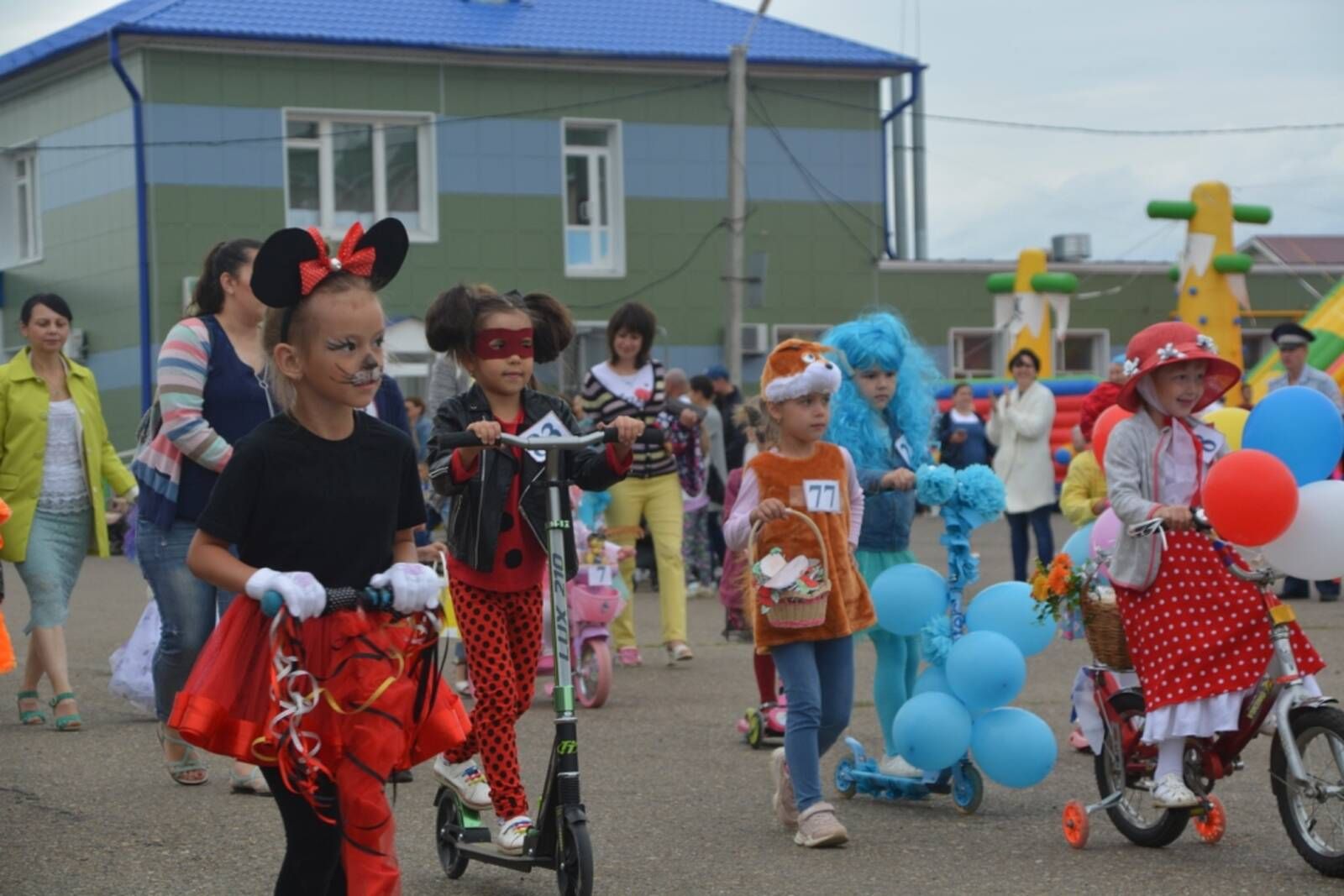 "Коляскалар парады"