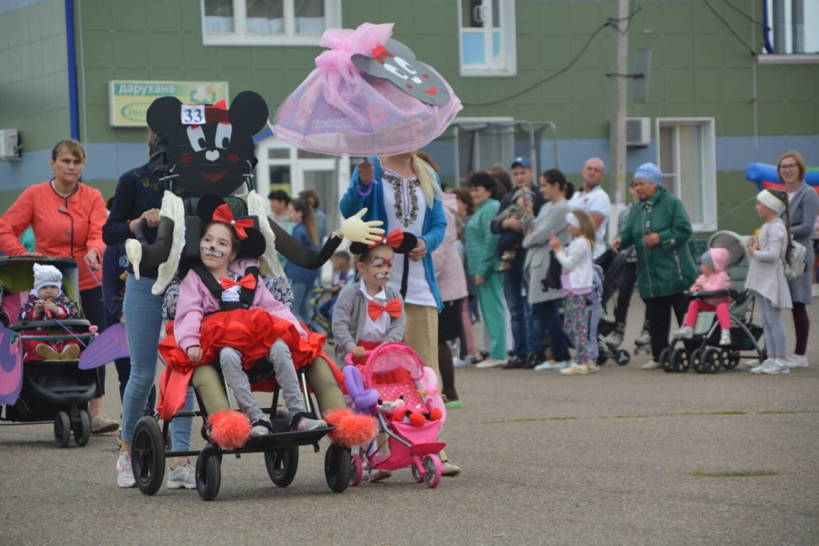 "Коляскалар парады"