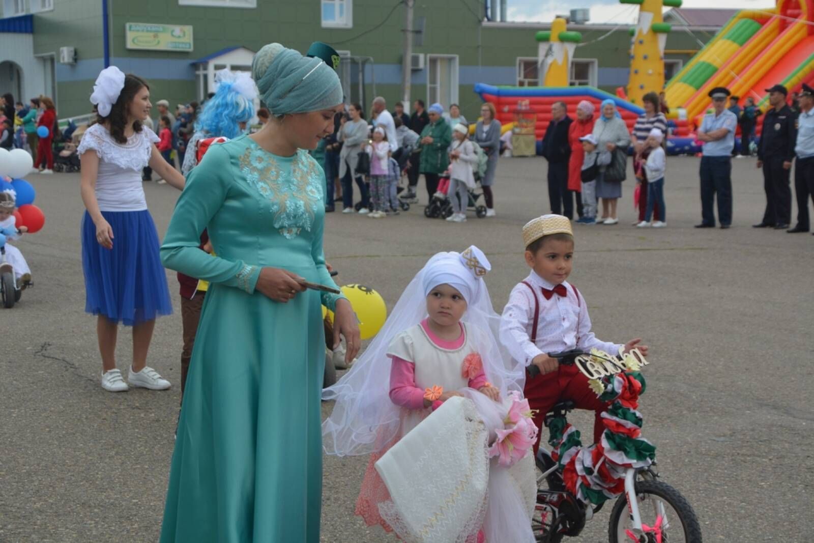 "Коляскалар парады"