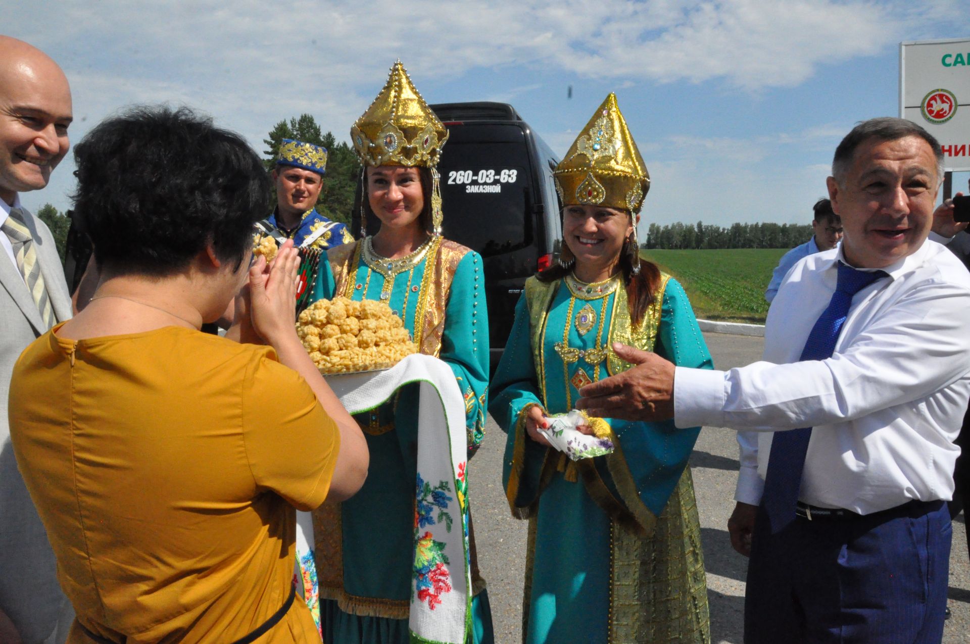 Саба белән Вэньлин  туганлашты