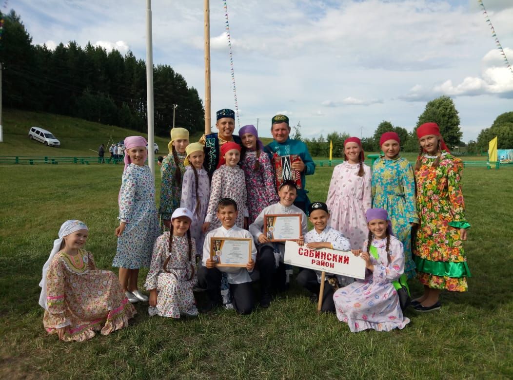 Шекше мәдәният йортының "Борлегән" фольклор коллективы «әйлән-бәйлән» республика фестивалендә I һәм III дәрәҗә дипломнар белән бүләкләнде