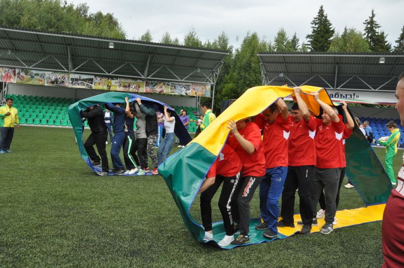 Бүген “Сабантуй”  спорт  комплексында районыбыз  төзүчеләре һөнәри бәйрәмнәрен билгеләп  үттеләр