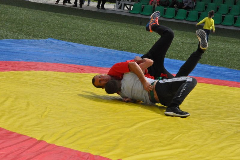 Бүген “Сабантуй”  спорт  комплексында районыбыз  төзүчеләре һөнәри бәйрәмнәрен билгеләп  үттеләр