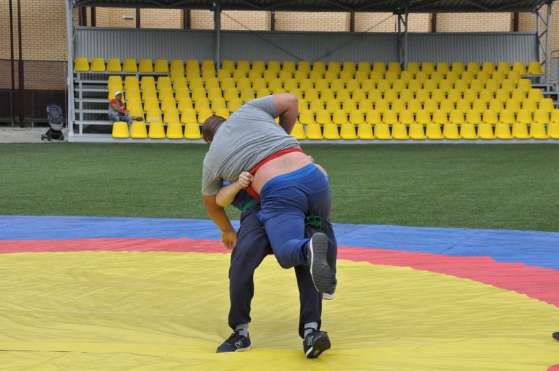 Бүген “Сабантуй”  спорт  комплексында районыбыз  төзүчеләре һөнәри бәйрәмнәрен билгеләп  үттеләр