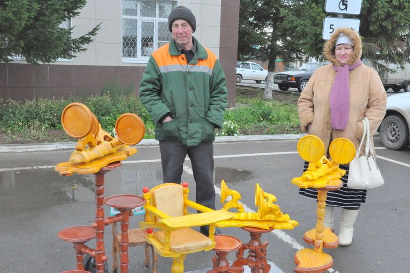 Бүген Саба  халкы иртәбаштан Өлкәннәр  көненә багышланган  ярминкәгә  чыкты