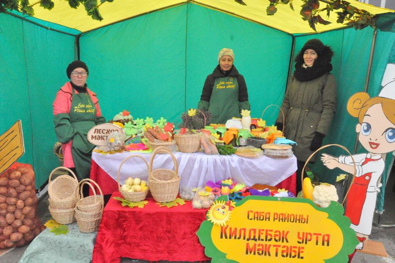 Бүген Саба  халкы иртәбаштан Өлкәннәр  көненә багышланган  ярминкәгә  чыкты