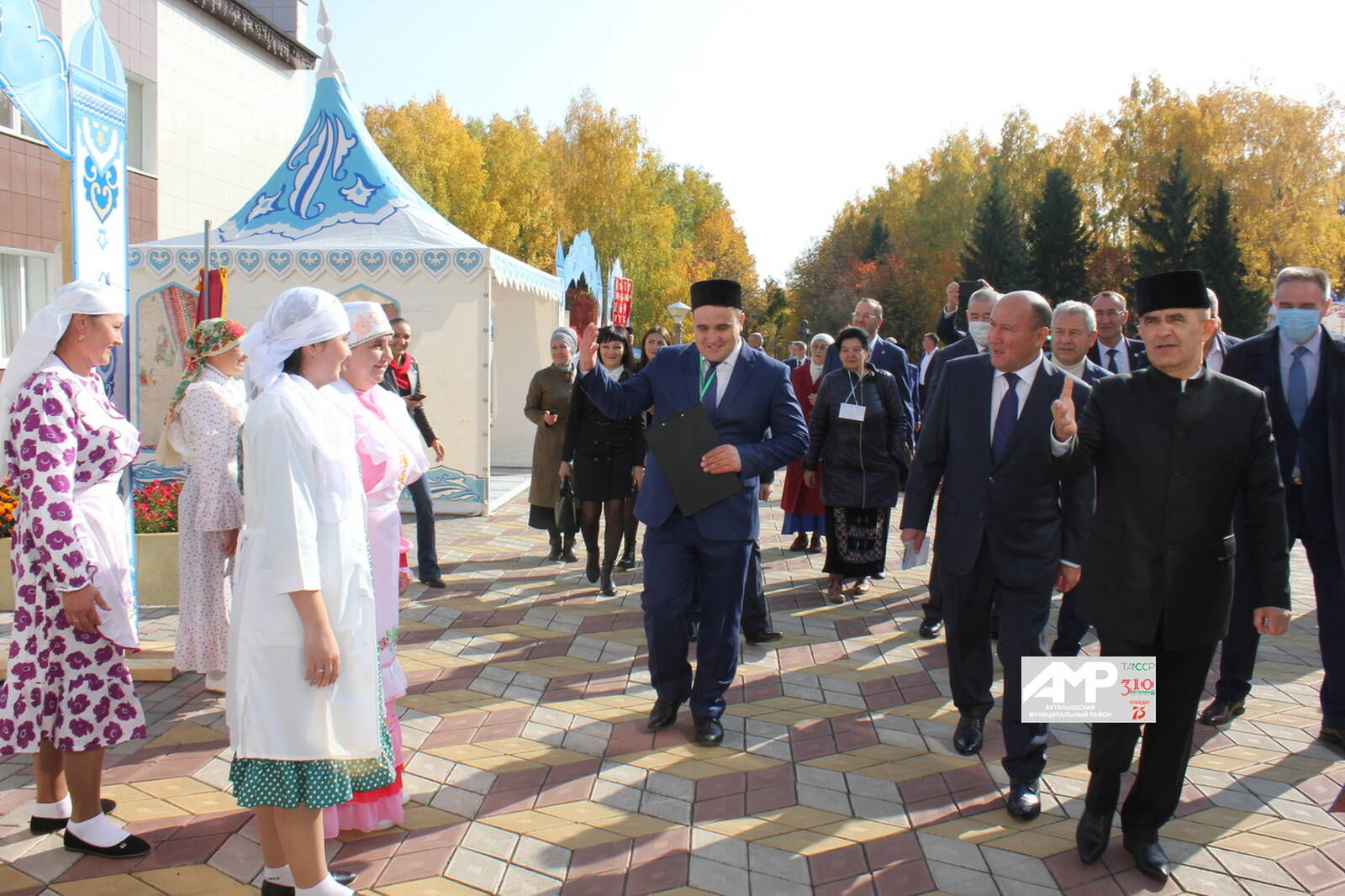 Татарстанның район башлыклар Актанышта милли мәдәният буенча эшчәнлек белән танышты