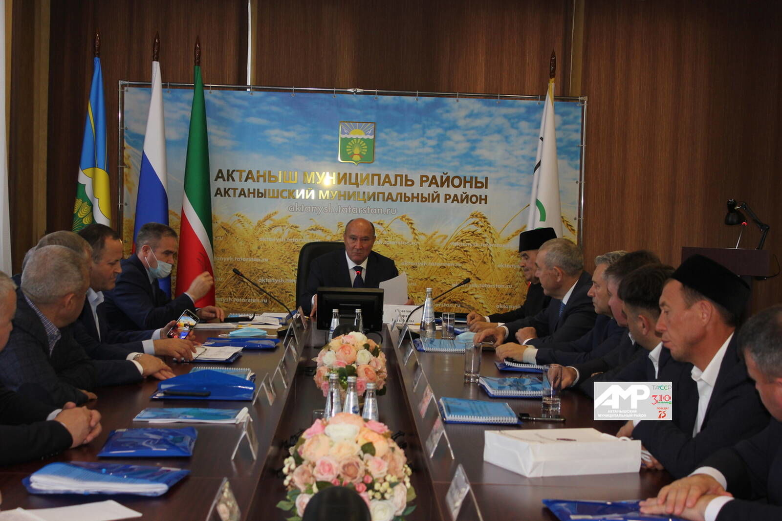 Татарстанның район башлыклар Актанышта милли мәдәният буенча эшчәнлек белән танышты