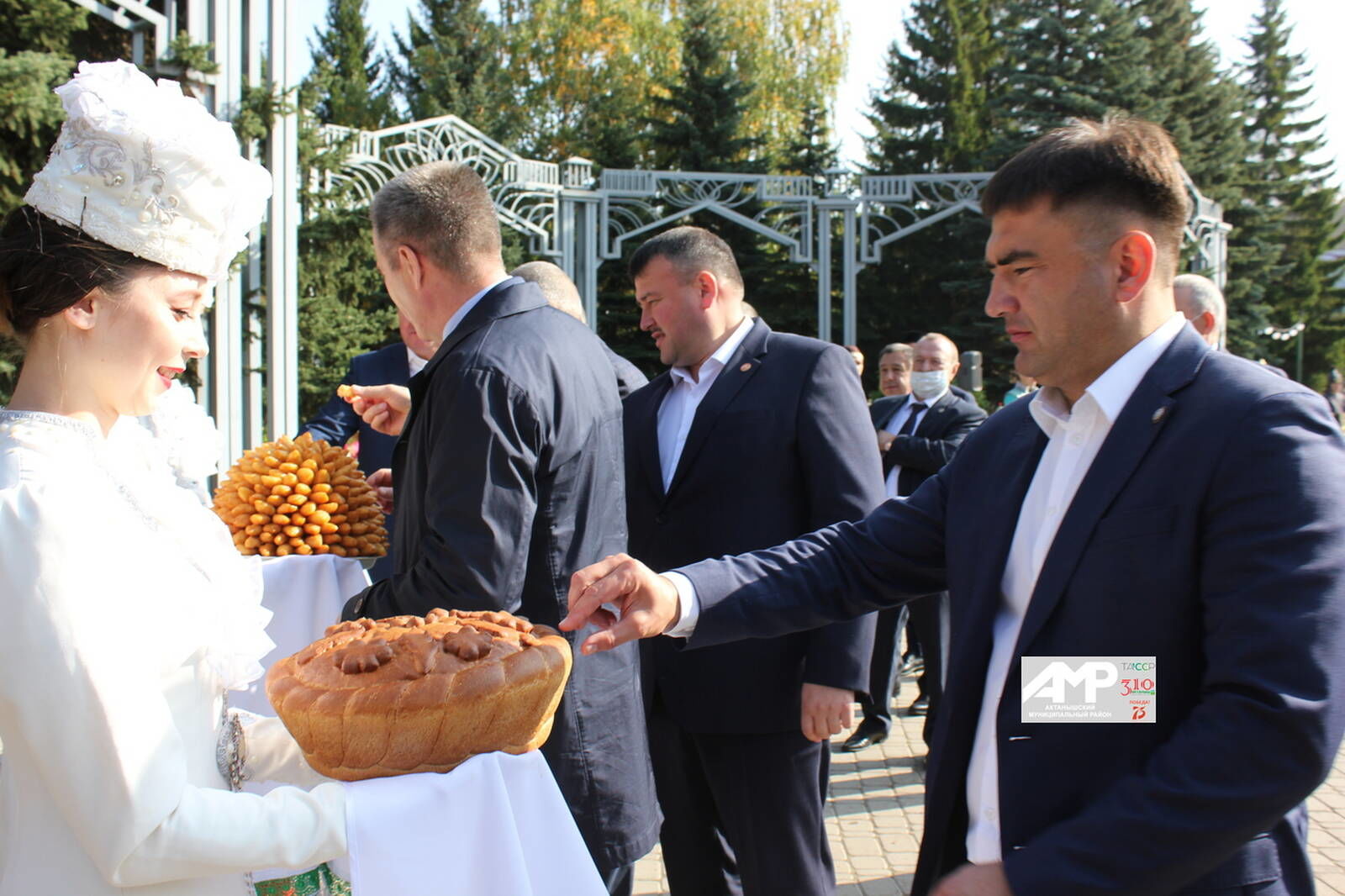 Татарстанның район башлыклар Актанышта милли мәдәният буенча эшчәнлек белән танышты