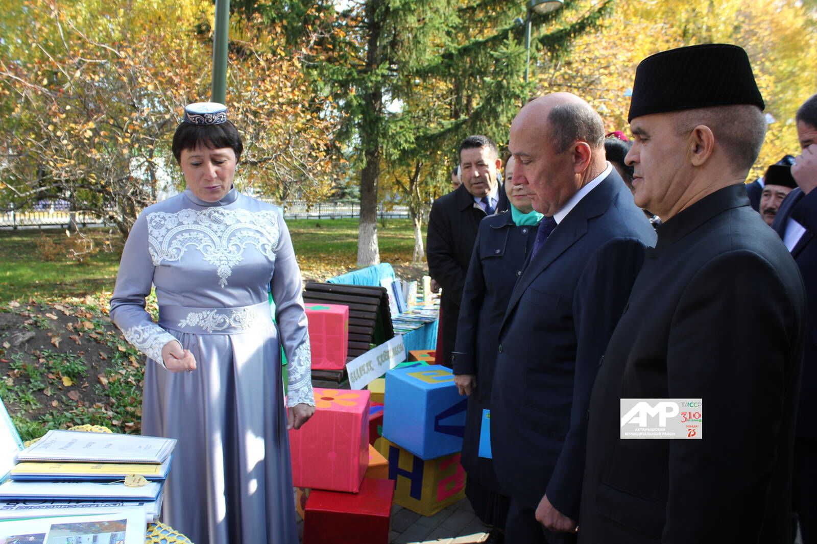 Татарстанның район башлыклар Актанышта милли мәдәният буенча эшчәнлек белән танышты