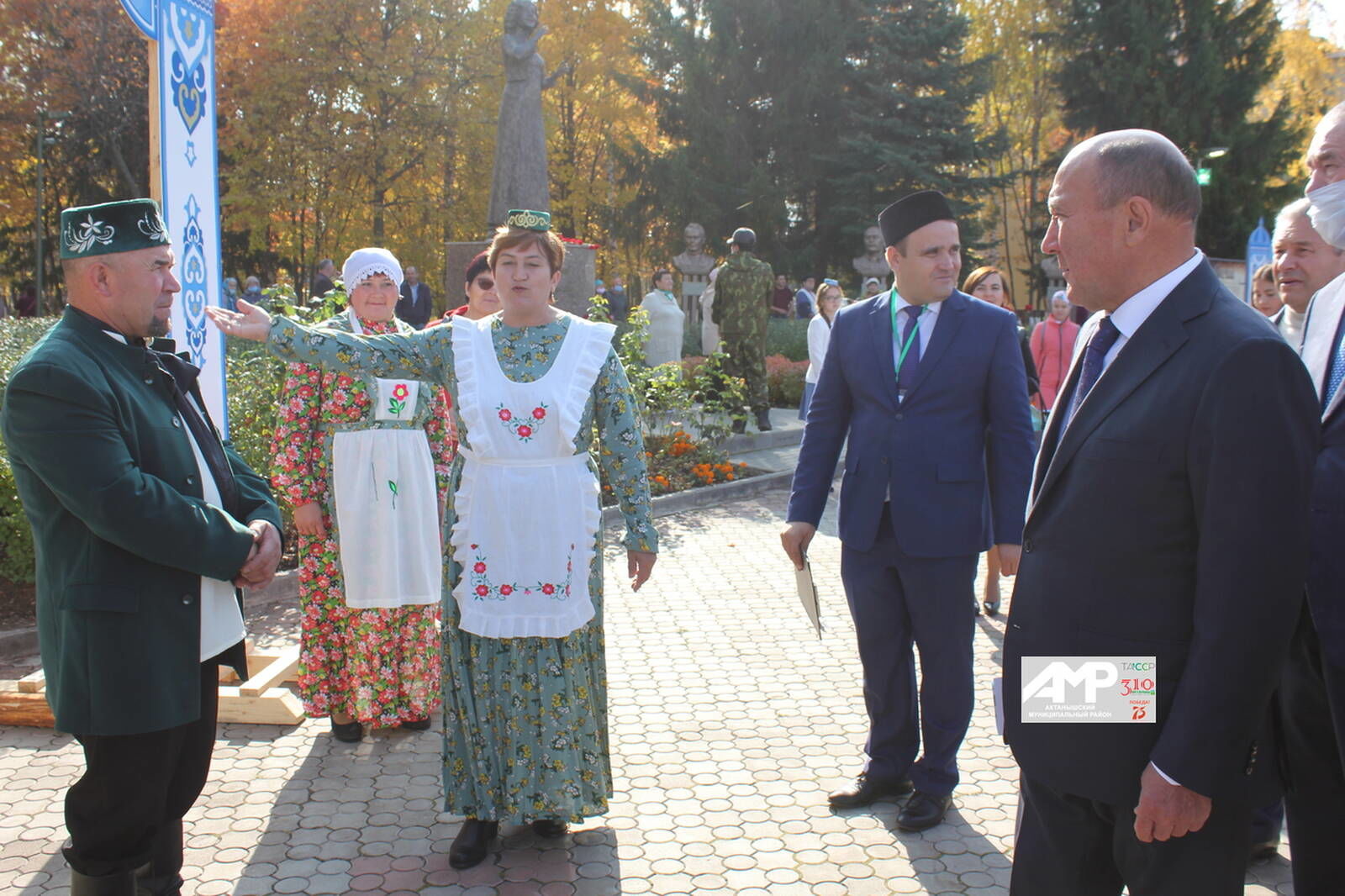 Татарстанның район башлыклар Актанышта милли мәдәният буенча эшчәнлек белән танышты