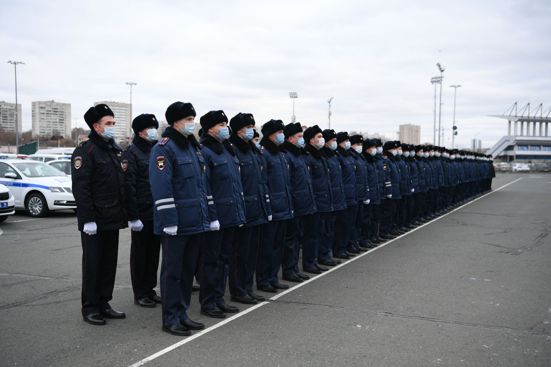 Татарстан Президенты полиция хезмәткәрләренә яңа автомобиль ачкычлары тапшырды