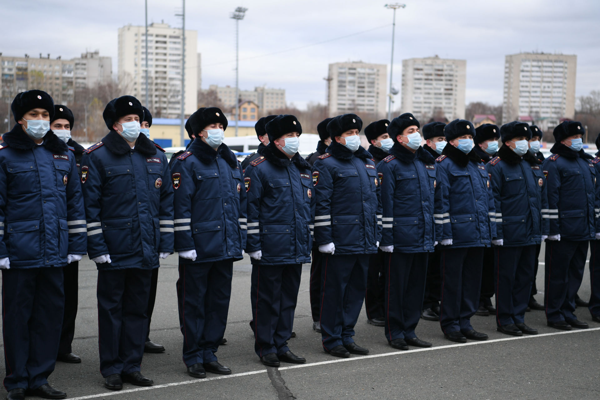 Татарстан Президенты полиция хезмәткәрләренә яңа автомобиль ачкычлары тапшырды