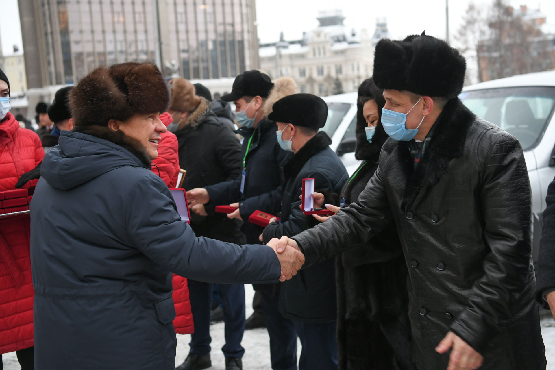 Рөстәм Миңнеханов иң яхшы җирлек башлыкларына машина ачкычлары тапшырды