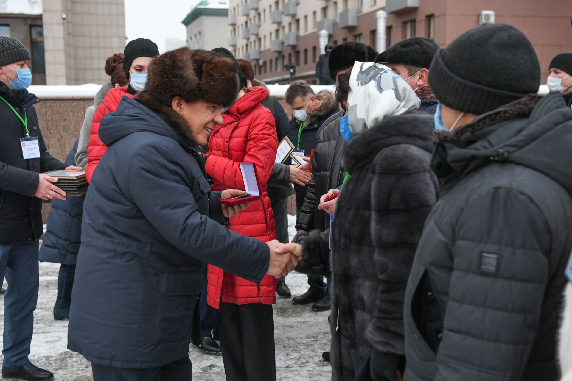 Рөстәм Миңнеханов иң яхшы җирлек башлыкларына машина ачкычлары тапшырды