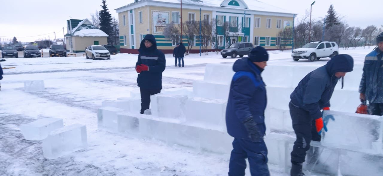 Байлар Сабасының үзәк мәйданы бәйрәм каршыларга әзерләнә