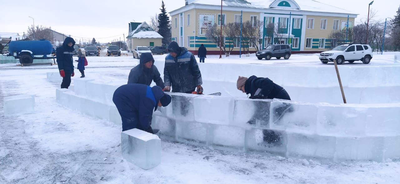 Байлар Сабасының үзәк мәйданы бәйрәм каршыларга әзерләнә