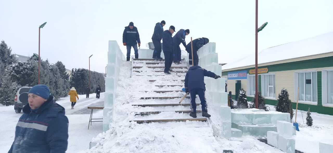 Байлар Сабасының үзәк мәйданы бәйрәм каршыларга әзерләнә