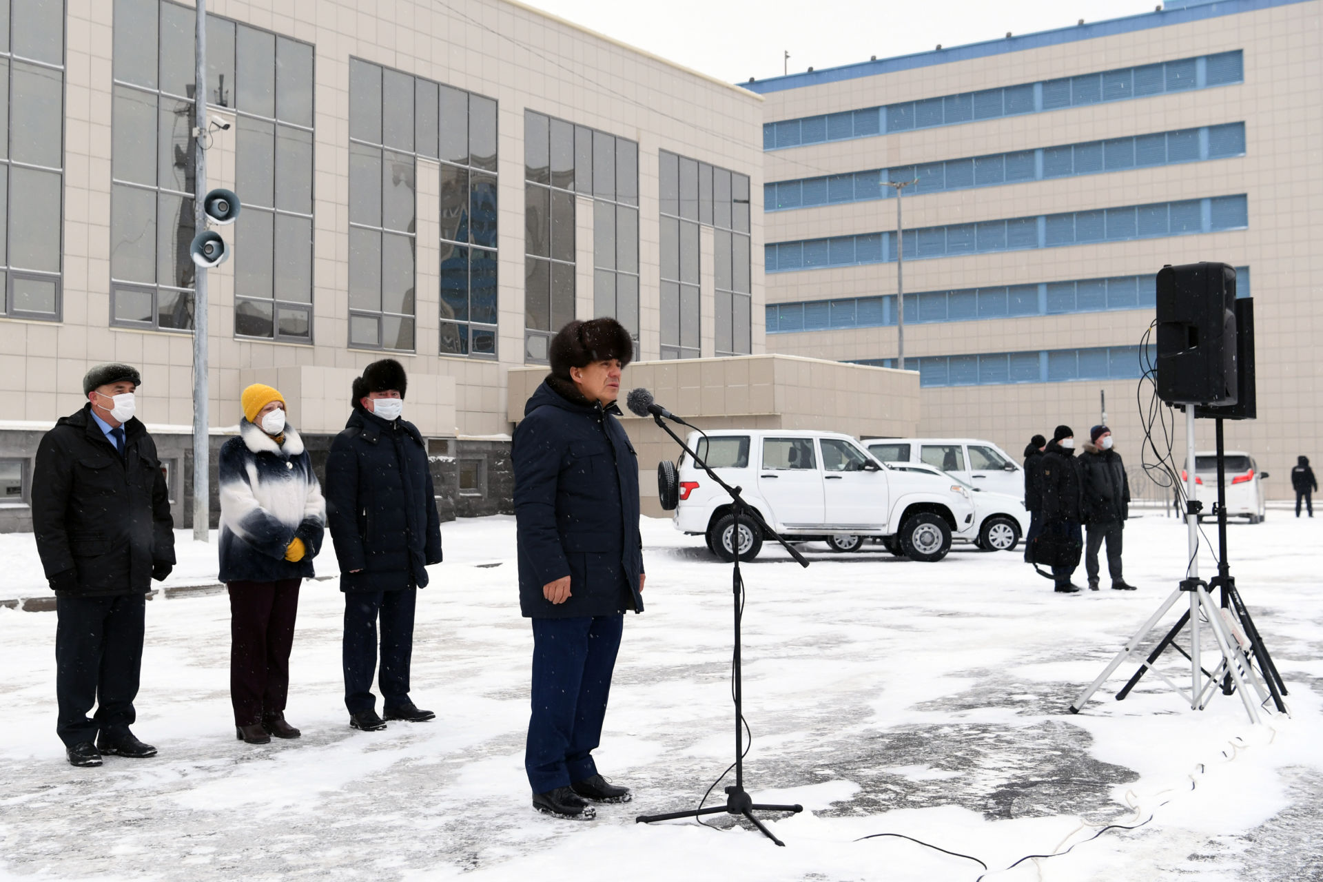 Татарстан Президенты авыл хастаханәләренә яңа автомобиль ачкычлары тапшырды