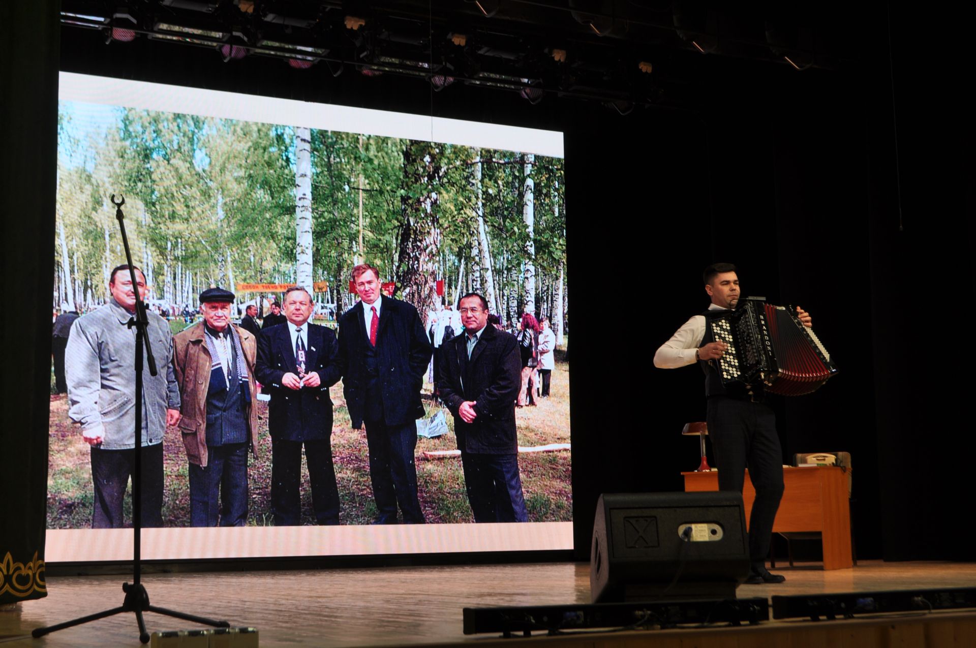 “Сабаларда булган эчәр суы, каләменең язу карасы...”