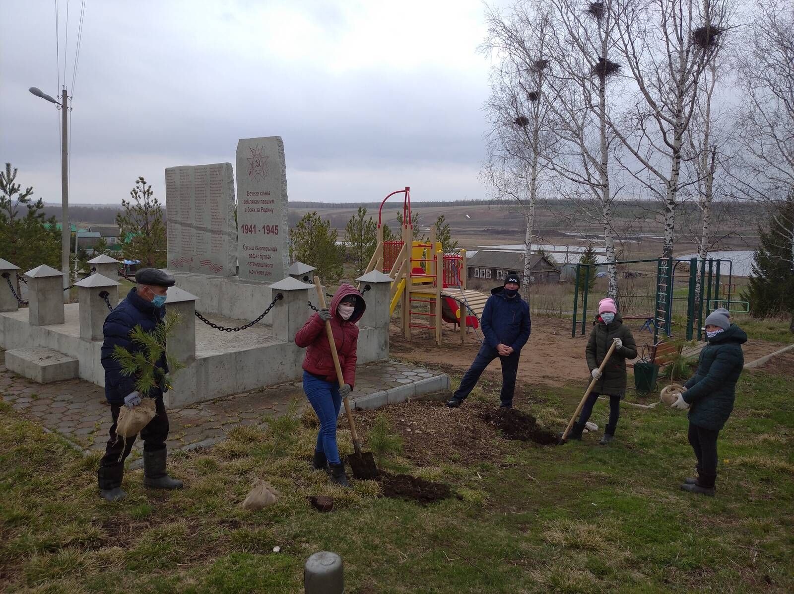 Экологик ике айлык кысаларында агач утырту