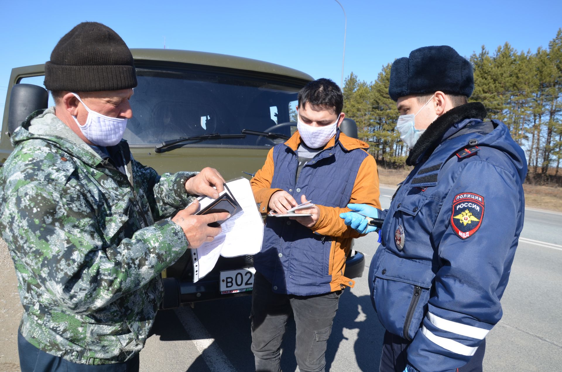 ЮХИДИнең район бүлекчәсе инспекторлары полиция хезмәткәрләре белән берлектә үз-үзеңне изоляцияләү вакытында чыгу кагыйдәләренең үтәлешенә тикшерү үткәрде