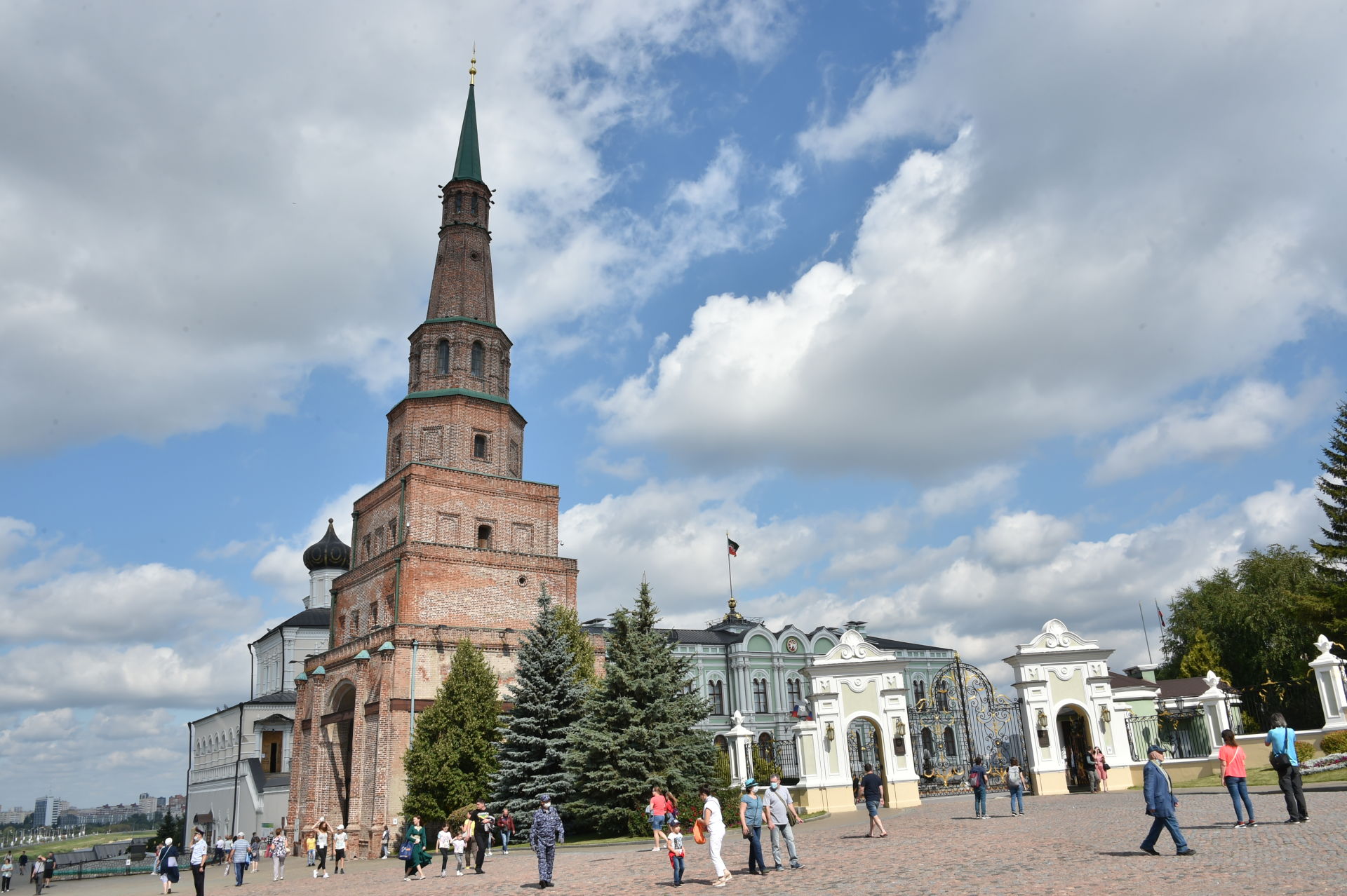 Рөстәм Миңнеханов Кремльдә Татарстанның иң яхшы гаиләләрен кабул итте