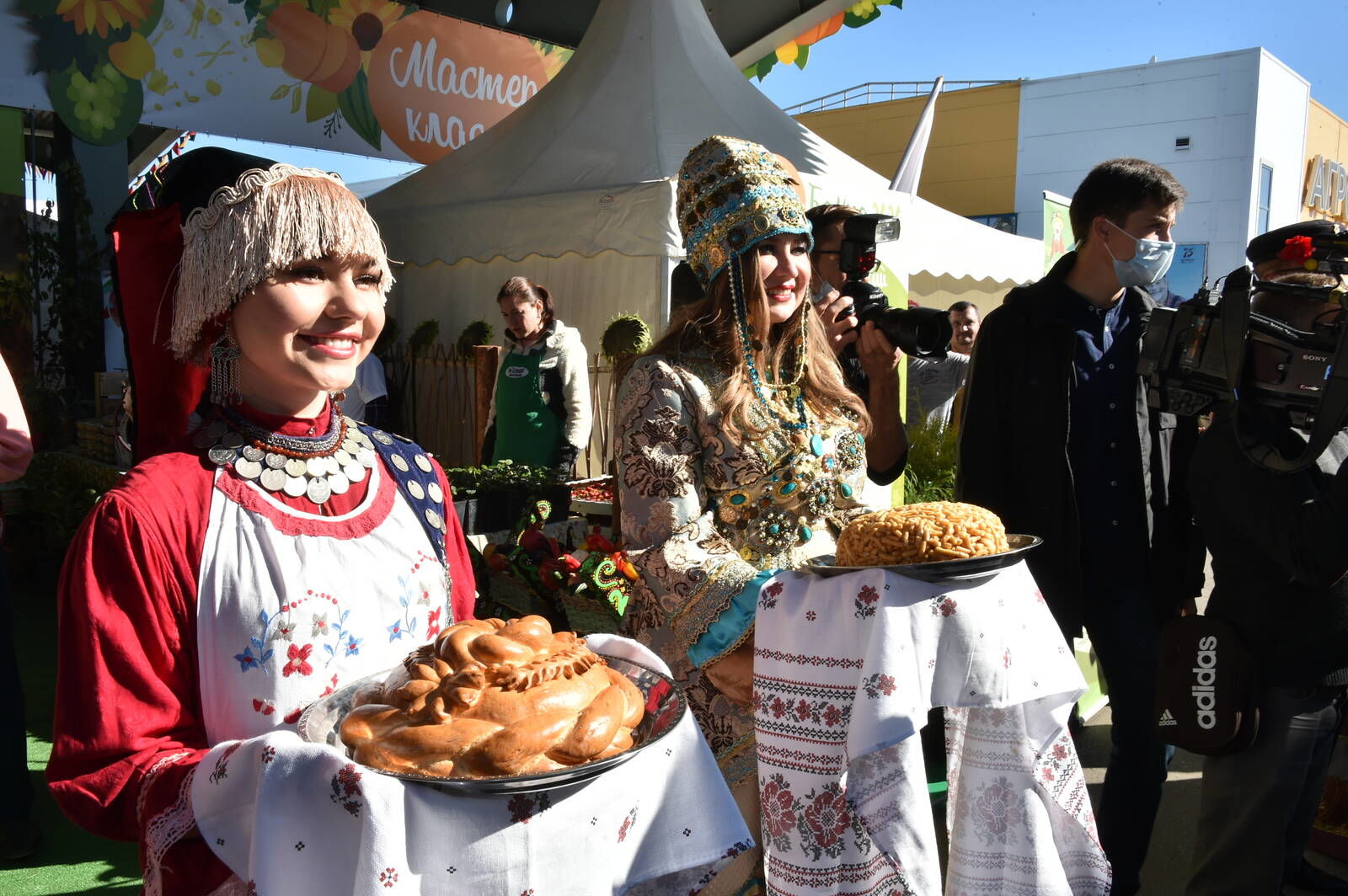 Татарстан кулланучылар кооперативларына Бакчачы көнендә узган ярминкәдә 25 автомобиль тапшырдылар