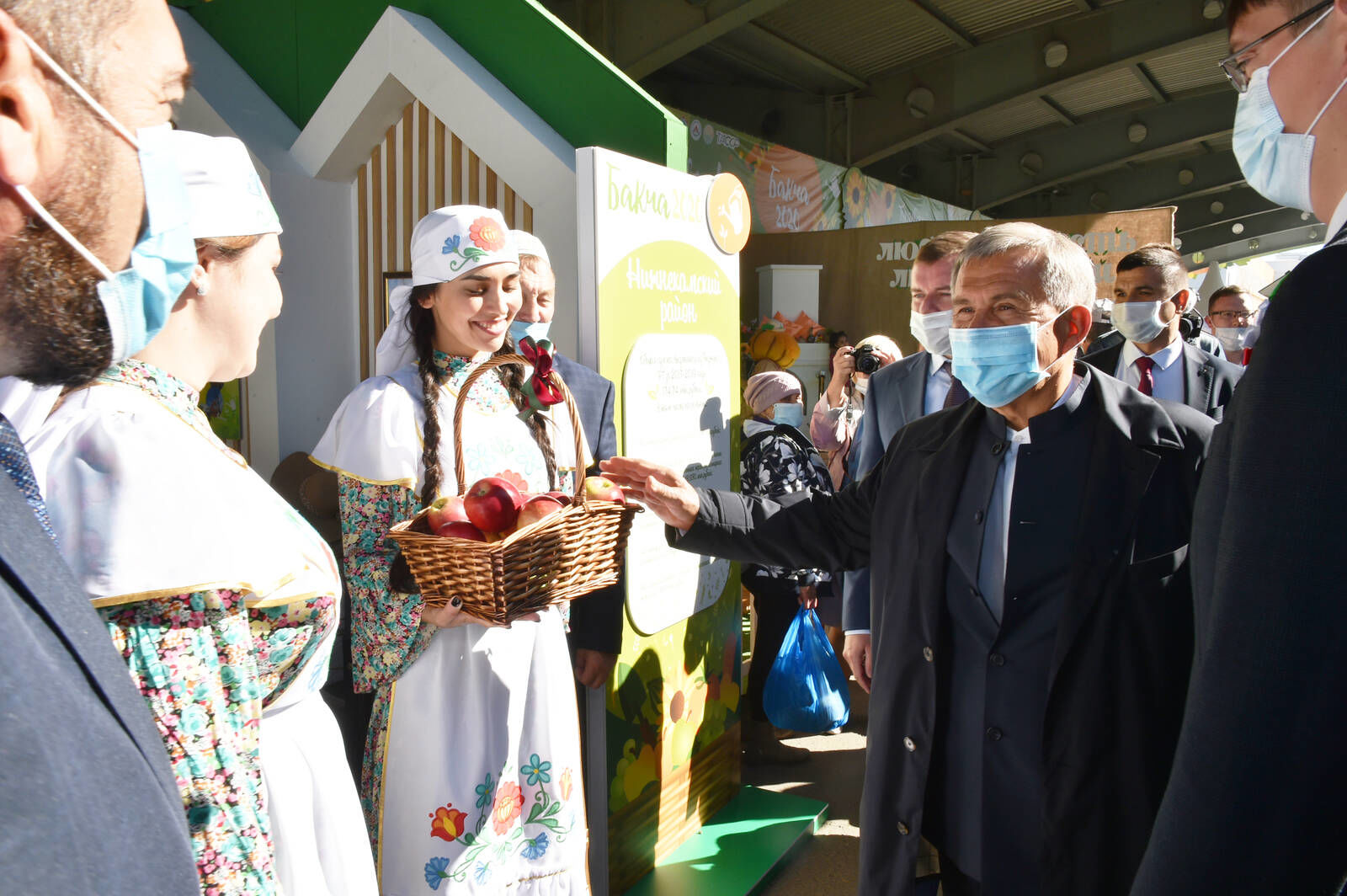 Татарстан кулланучылар кооперативларына Бакчачы көнендә узган ярминкәдә 25 автомобиль тапшырдылар