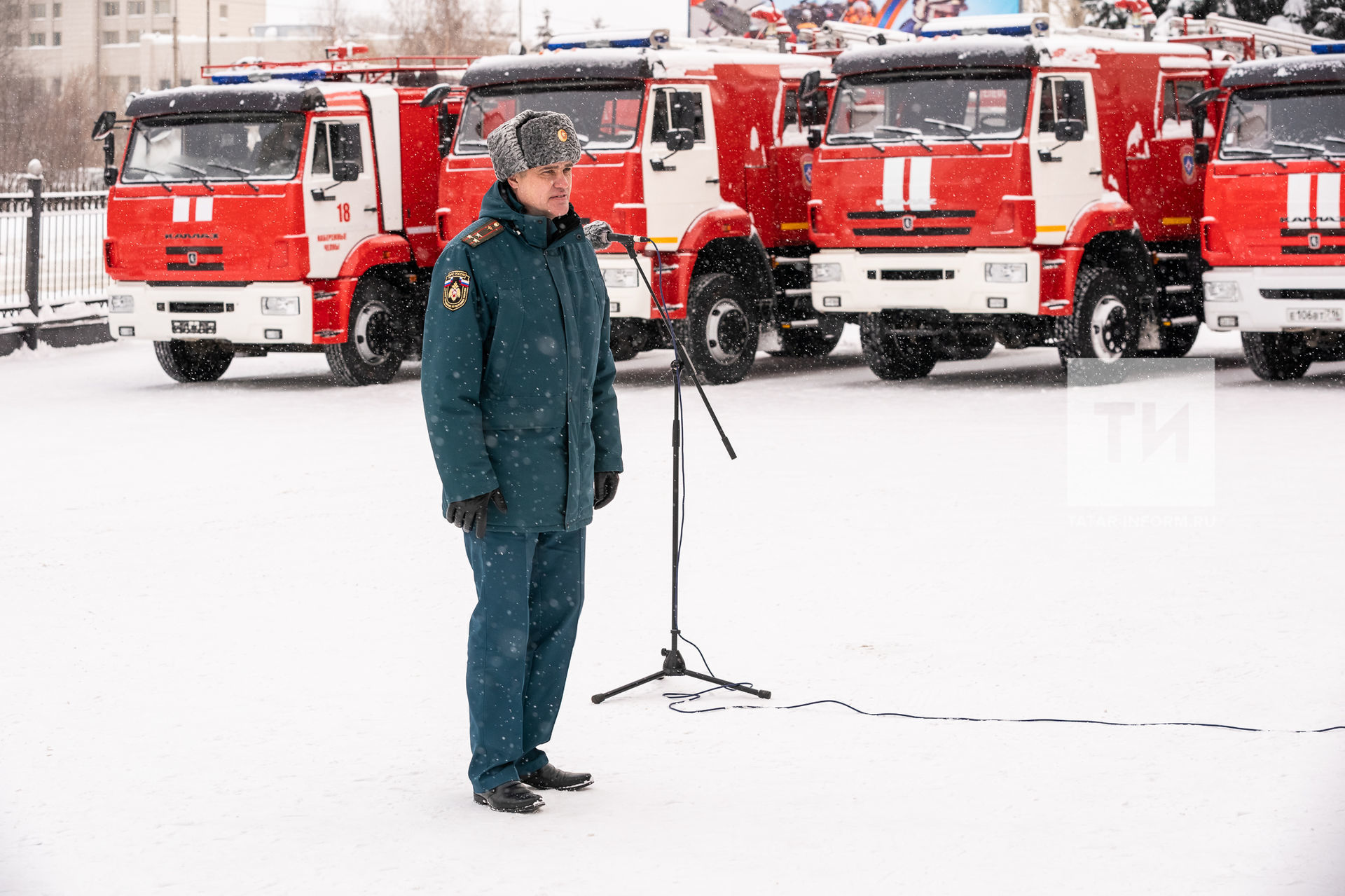 МЧС хезмәткәрләренә 19 яңа янгын сүндерү машинасы ачкычлары тапшырылды