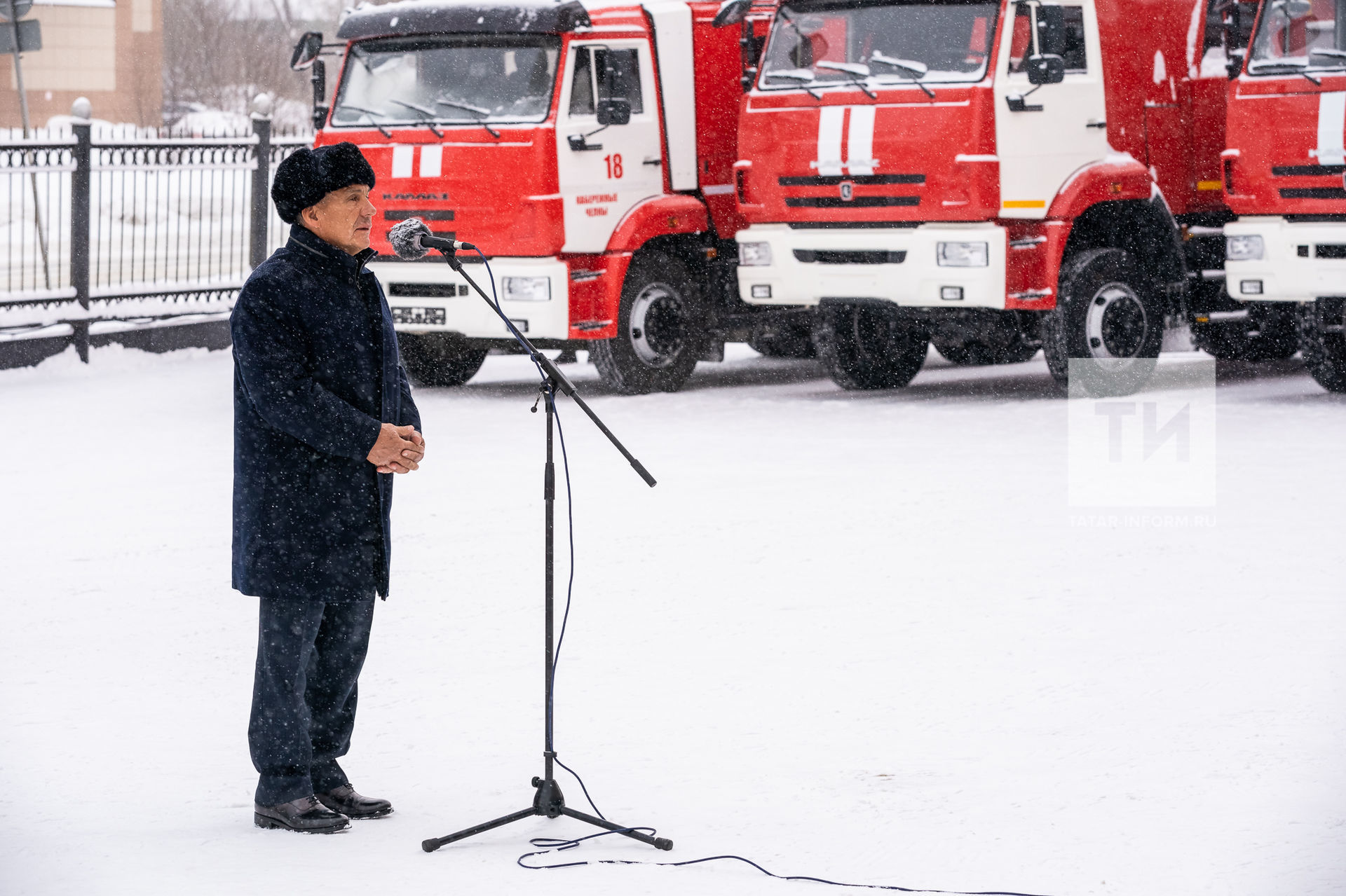 МЧС хезмәткәрләренә 19 яңа янгын сүндерү машинасы ачкычлары тапшырылды