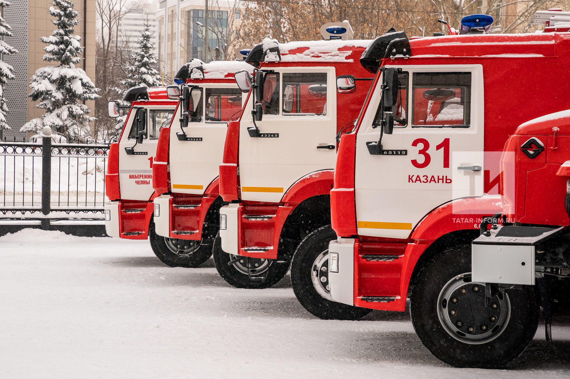 МЧС хезмәткәрләренә 19 яңа янгын сүндерү машинасы ачкычлары тапшырылды