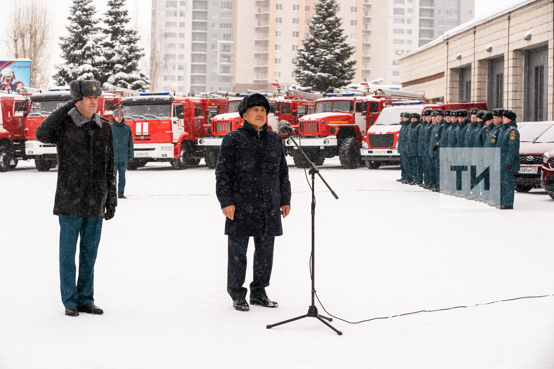 МЧС хезмәткәрләренә 19 яңа янгын сүндерү машинасы ачкычлары тапшырылды