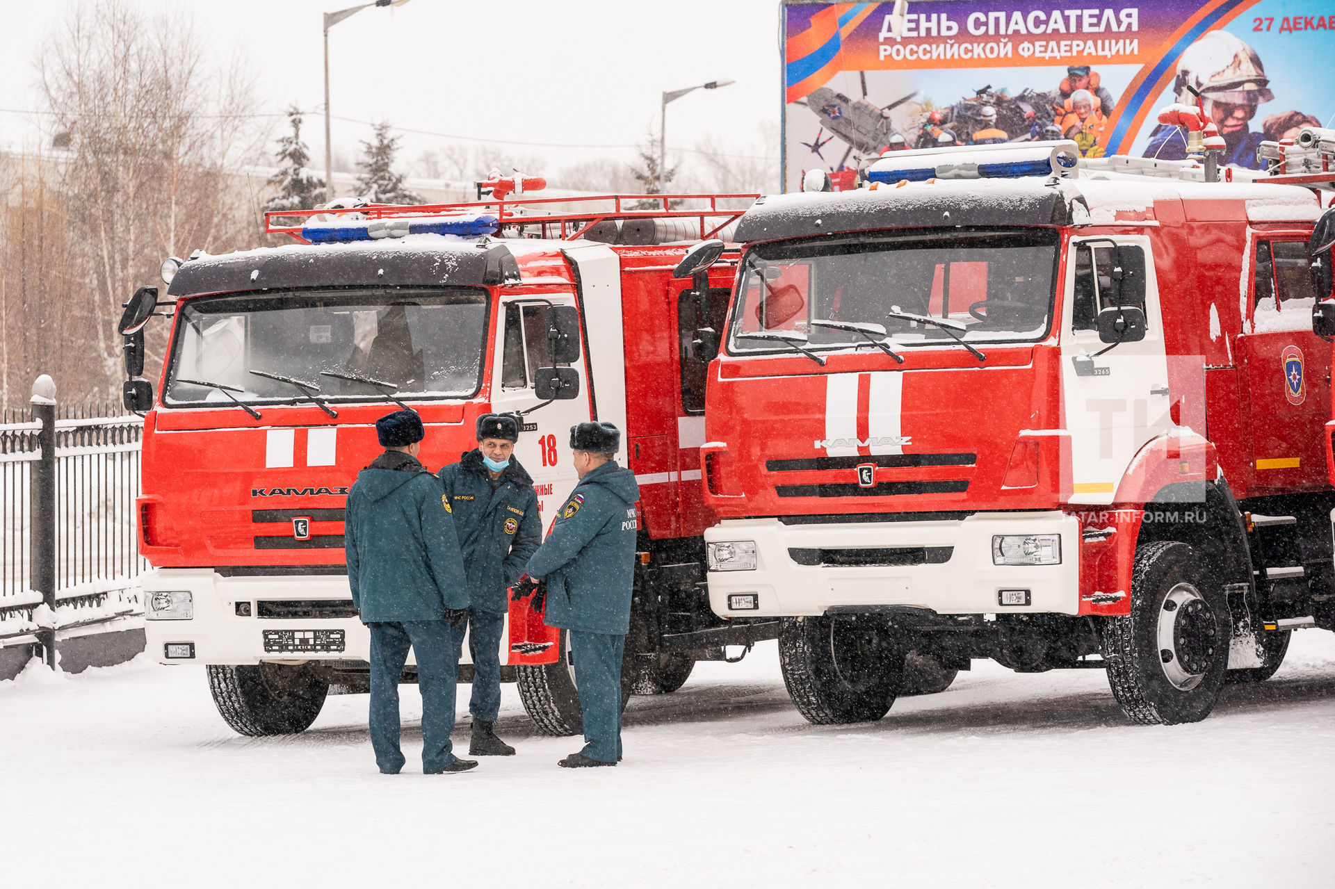 МЧС хезмәткәрләренә 19 яңа янгын сүндерү машинасы ачкычлары тапшырылды