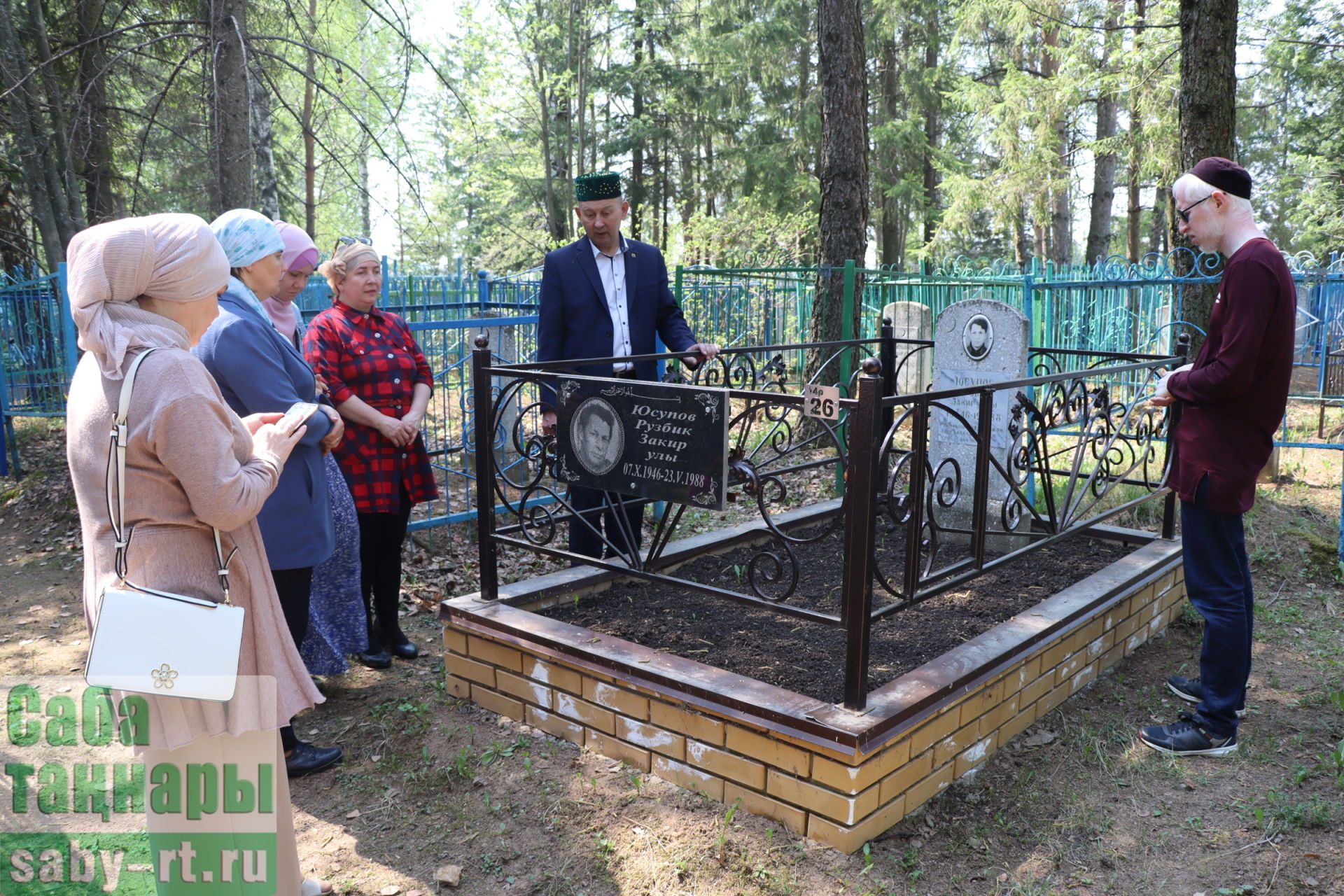 Матбугат бәйрәме алдыннан мәрхүм булган хезмәттәшләребезне искә алдык